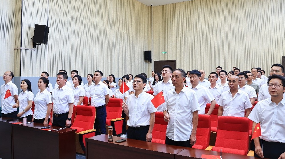 观九三阅兵，燃春宇热血 | 公司组织全体员工观看阅兵仪式